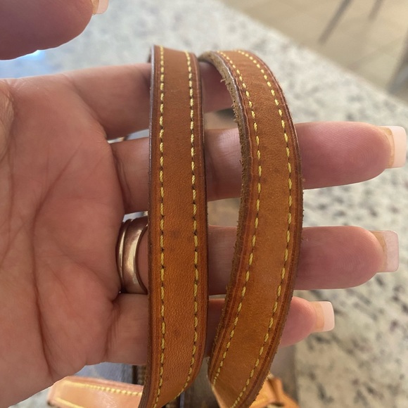 Louis Vuitton Authentic Papillon - Picture 7 of 10